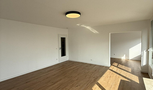 Sanierte 2,5 ZKB-Wohnung, Balkon, Aufzug & Garage im Herzen von Siegen!
