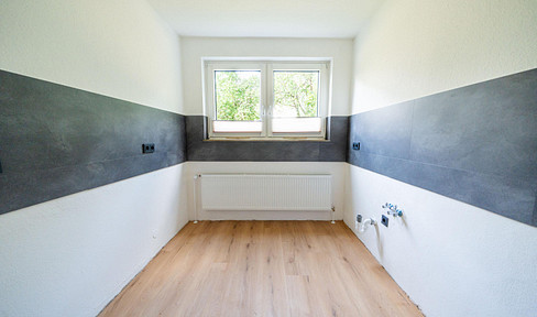 Newly renovated 3-room apartment with a balcony.