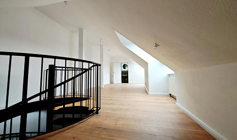 5.8% current yield with a view of Leipzig in a renovated 3-room apartment.