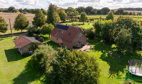 Detached house in a secluded location - available to the buyer without any commission fees.