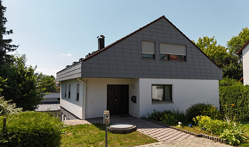 Schönes Einfamilienhaus mit Einliegerwohnung und offenem Wohnbereich (provisionsfrei)