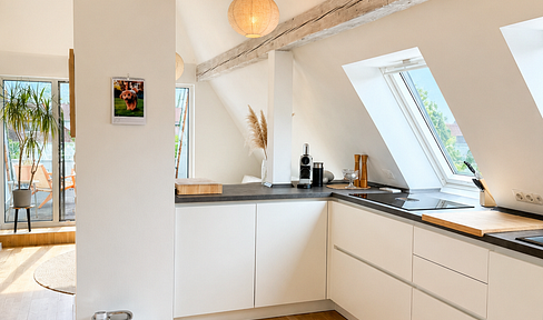 Arbeiten mit Loft-Feeling: besondere Büro-/Studiofläche mit Dachterrasse