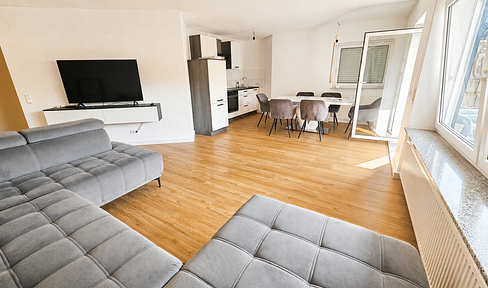 Beautiful, renovated, partially furnished 2-room apartment in a central, quiet location.