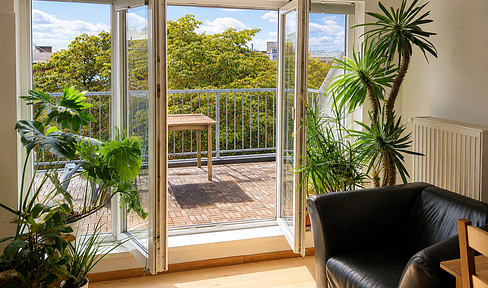 3-room penthouse apartment with a large sun terrace in the Arnimkiez neighborhood.