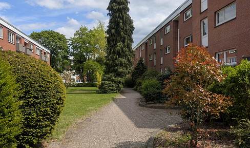 Spacious 3.5-room apartment in Glinde, near Hamburg, with a south-facing balcony and garage (83 m²), available without any agency fees.