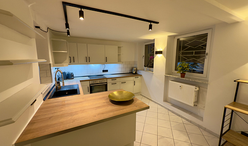 Wunderschöne helle Wohnung mit Whirlpool, Garten & Parkplatz