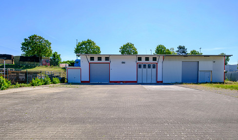 Hall, warehouse, or workshop with outdoor space – commercial property that can be flexibly divided.
