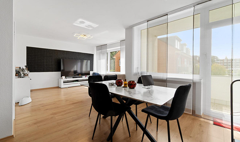 Newly and stylishly renovated 2-room apartment with a balcony and garden in Düsseldorf-Lierenfeld.