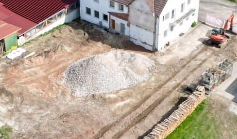 Old pub with a huge, completely enclosed property!