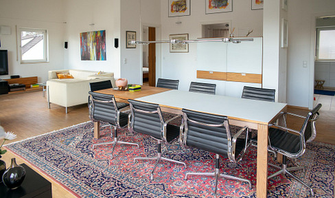 Spacious 3-room apartment with a rooftop terrace.