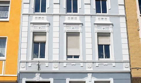 Charming 3-room apartment in a historic building with stucco facade – centrally located in the north of Mönchengladbach.