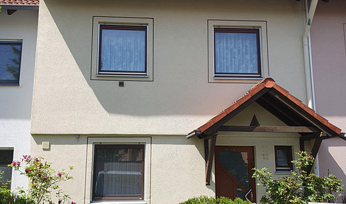 No commission: Terraced house in Nuremberg-Kornburg with underfloor heating and a garage.