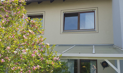 No commission: Terraced house in Nuremberg-Kornburg with underfloor heating and a garage.