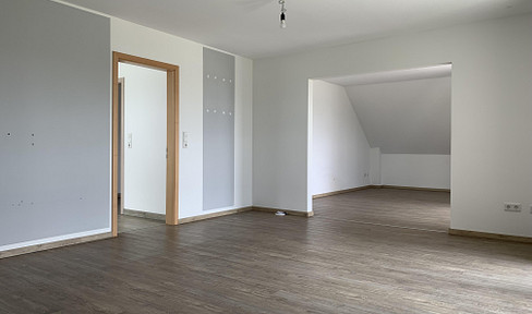 Beautiful 3-room apartment (with fitted kitchen, hallway, and bathroom) for rent in a quiet location in Kerpen-Sindorf.