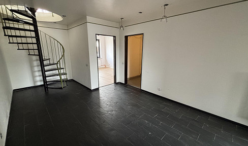 Apartment spanning two floors in Bremen, Walle/Utbremen, approximately 160 square meters.