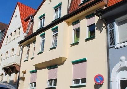 4 Zimmer Whg, 2. OG, renoviert und mit Einbauküche ab 1. Sep