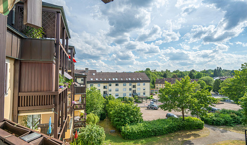 Bright and spacious living space in a prime university location – 90 m² with 3 balconies and an underground parking space.