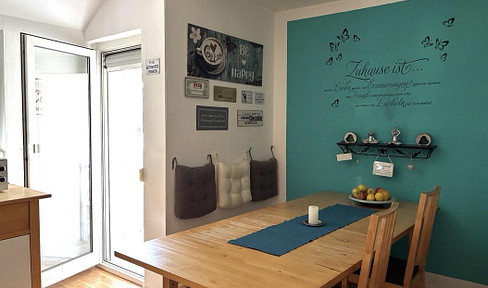 Bright 3.5-room apartment with two balconies and a fitted kitchen.