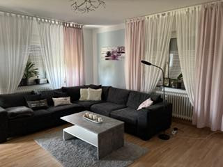 Helle 3,5-Zimmer-Wohnung mit zwei Balkonen und Einbauküche