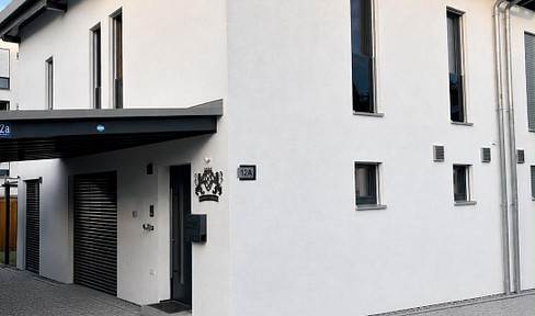 New, like-new, KfW40 semi-detached house.