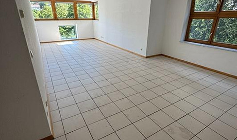 +++Free of provisions and agency fees! +++ Manufactured in 1996 +++ 2-room apartment with balcony and fitted kitchen +++