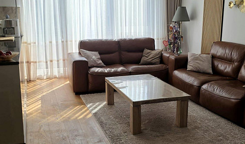 For sale: Bright, 4-room apartment in a prime location in Haar, offered by a private owner.