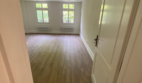 Modernisierte 4 Zimmer/Kü/Bad/Gäste WC in zentraler Kurparklage