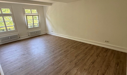 Schöne Single-Wohnung (2 Zi/Kü/Bad) in zentraler Kurparklage