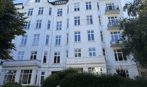 Centrally located and quiet 5-room apartment in Hohenfelde.