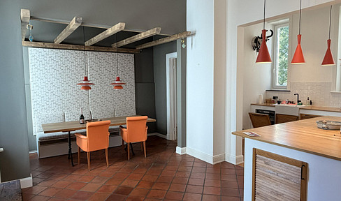 Hohenfelde – Modern 4-room apartment with a spacious living area and a balcony overlooking greenery.