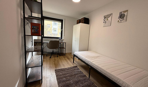 Room for rent in a prime location / Knorrstrasse / near BMW.
