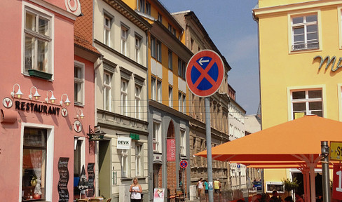 No commission: Charming and well-maintained 3-room apartment in the heart of Stralsund's old town.