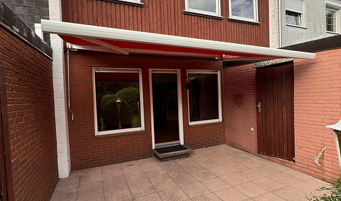 Property for Craftsmen! Terraced house in Varrel.