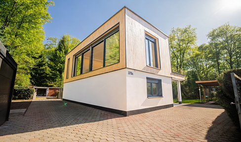 Detached designer house near the forest | High-quality renovated, ready to move in | 7 parking spaces.