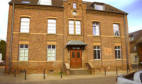 Wohnen im Denkmal: 2-Zimmer-Lehrerwohnung in der AHL SCHULL