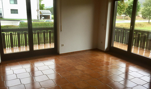 Günstige 4,5-Zimmer-Wohnung mit Balkon, Garten und Wärmepumpe in Obereichstätt zu vermieten