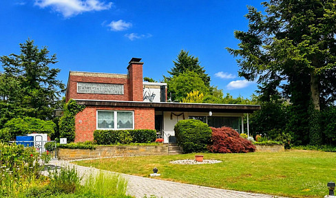 House with a large plot of land in Wassenberg - offering great potential for craftsmen.