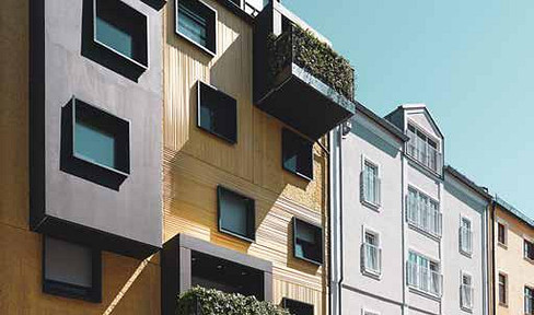 Exclusive living in the Lehel district – Newly renovated apartment with elevator, air conditioning, and a study.