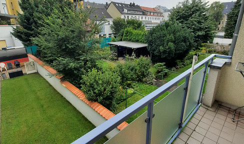 3.5-room apartment, city location, balcony, insulation, shared garden, bathroom: bathtub, shower, and window.