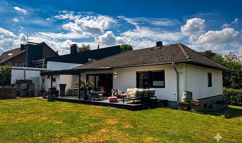 Spacious detached house with a beautiful garden.