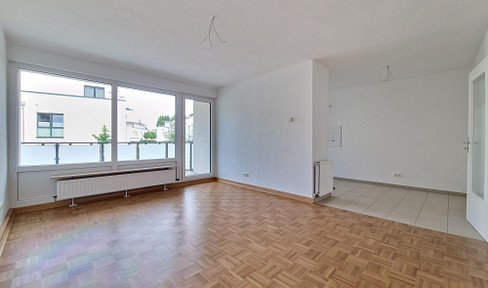 3.5-room apartment in Heisingen, renovated, with a balcony, bathtub, parquet flooring, and meeting energy efficiency standards.