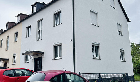 Well-maintained three-family house in a family-friendly location in Bayreuth.