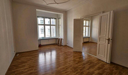 Helle 3-Zimmer Wohnung mit 2 Balkonen & Aufzug in Charlottenburg