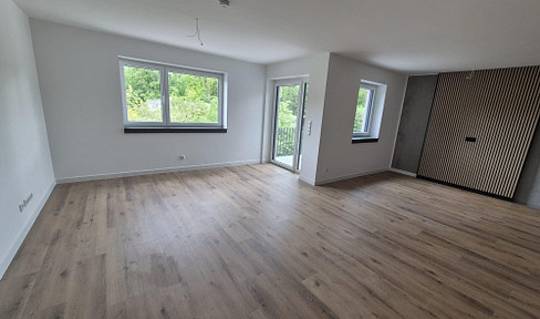 Wheelchair-accessible apartment in Berlebeck – Available for the first time, with a balcony (only with WBS).

**(Note: "WBS" likely refers to a specific housing benefit or assistance program. Without more context, it's difficult to provide a more precise translation.)**