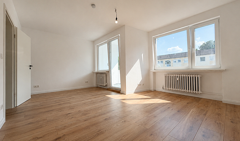 Charming 3-room apartment with a balcony and parking space - Newly renovated.