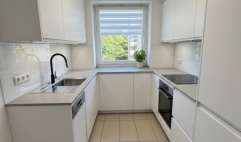 Kernsanierte 2 Zimmer Wohnung inkl. neuer Küche & Balkon