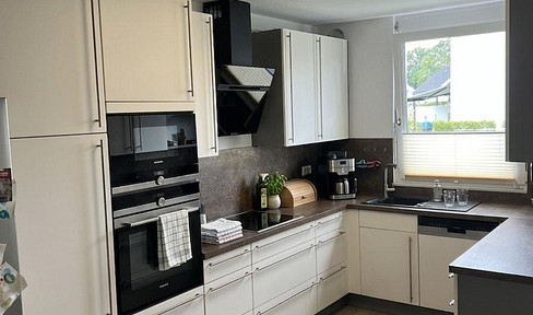 Modern, like-new terraced house in Schwaig, featuring a high-quality kitchen and a garage.