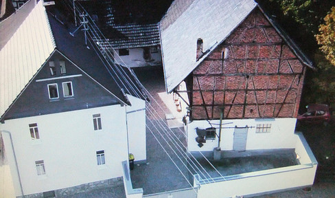 Wohnhaus in Idstein-Heftrich mit großem Innenhof, Scheune und Nebengebäuden