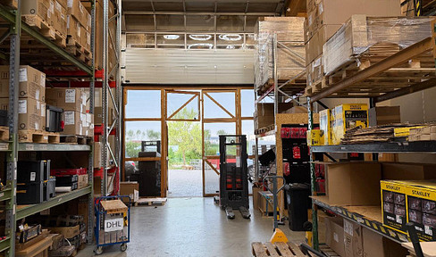 Lager- und Produktionshalle mit Büro
