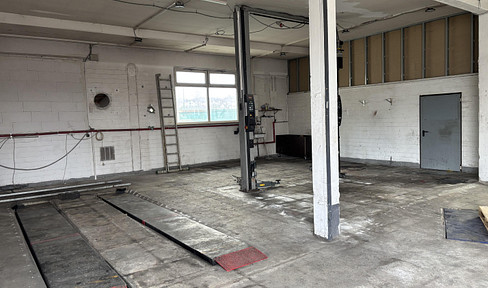 Car repair shop for rent, including garage and lifts, in Meßkirch, prime location.